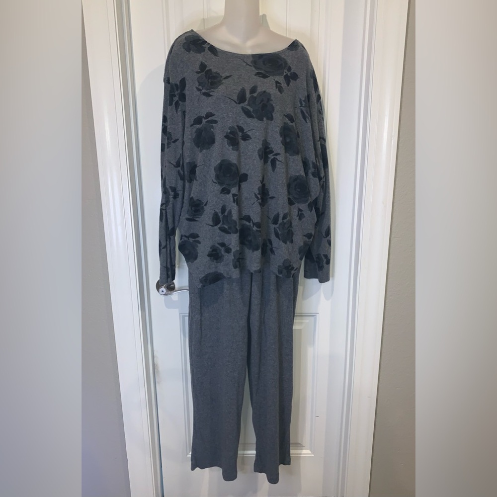 Gray Floral Lounge Set